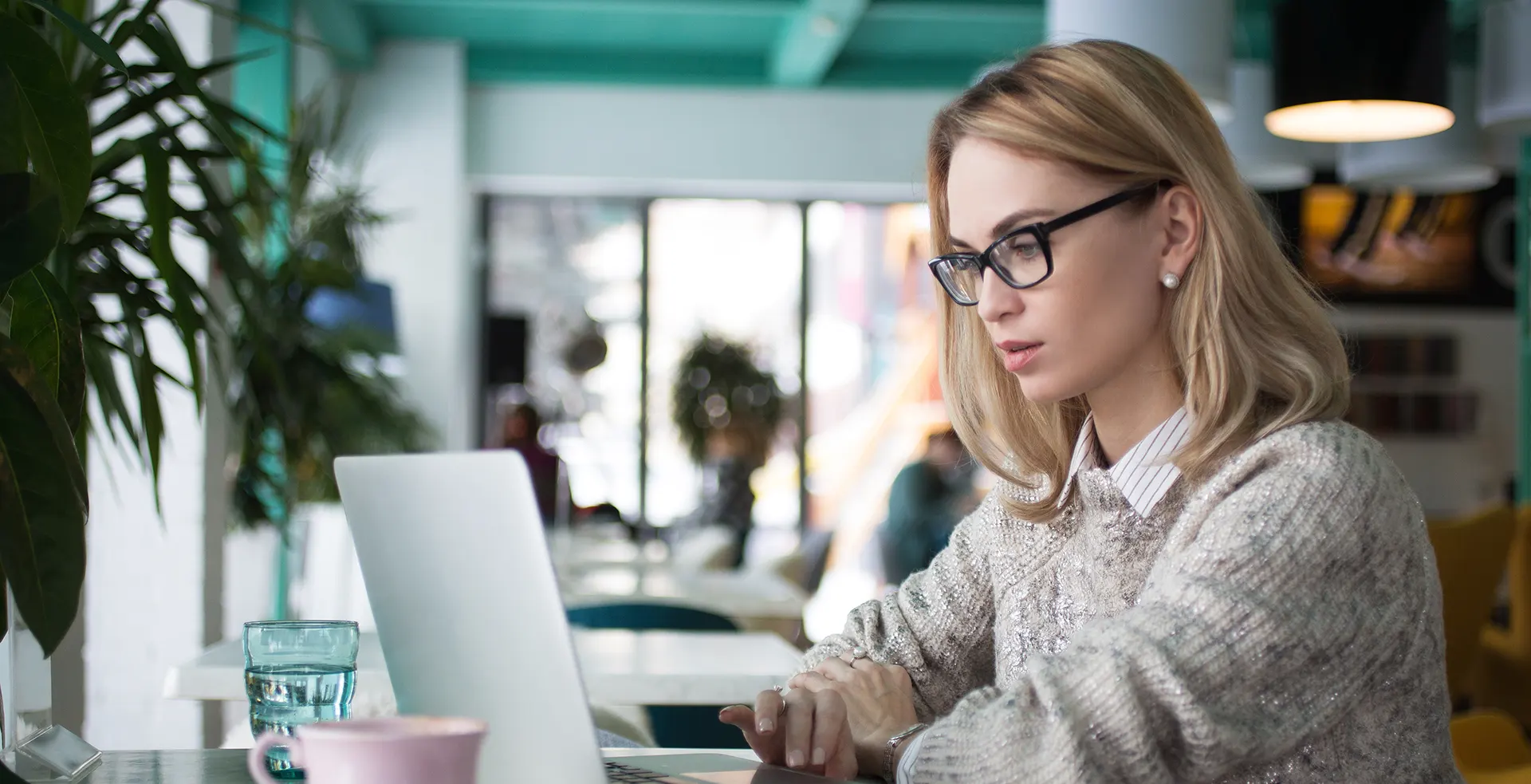 care este diferenta intre solutiil software erp si crm pentru gestiunea afacerilor